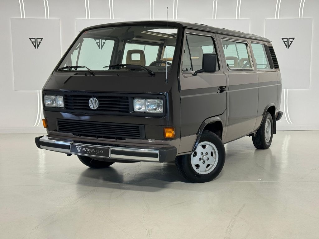 Volkswagen caravelle minibus