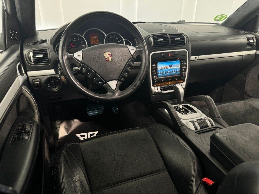 Porsche cayenne gts tiptronic