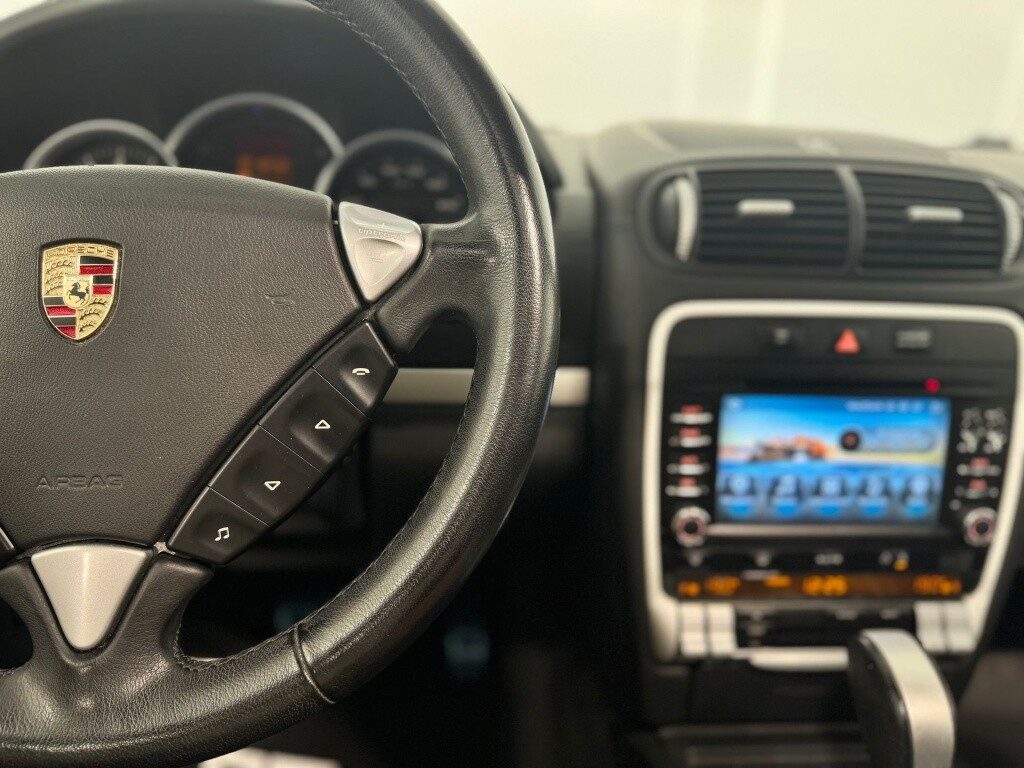 Porsche cayenne gts tiptronic