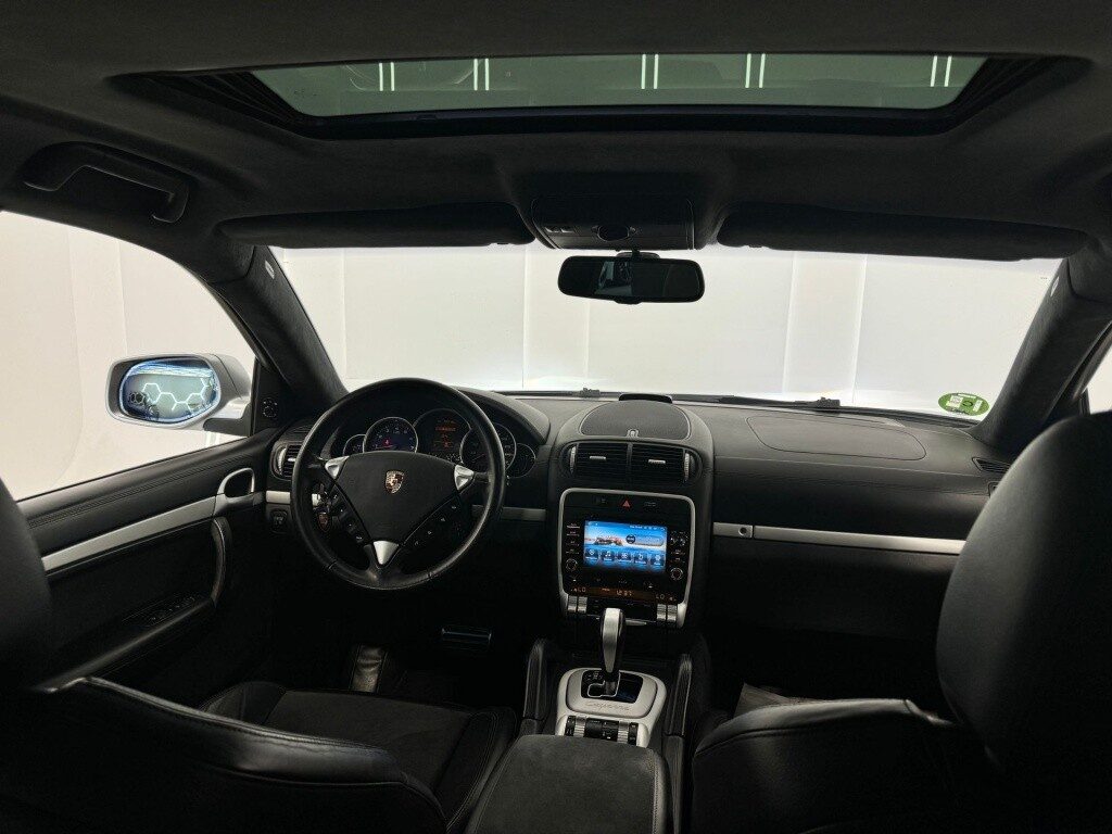 Porsche cayenne gts tiptronic