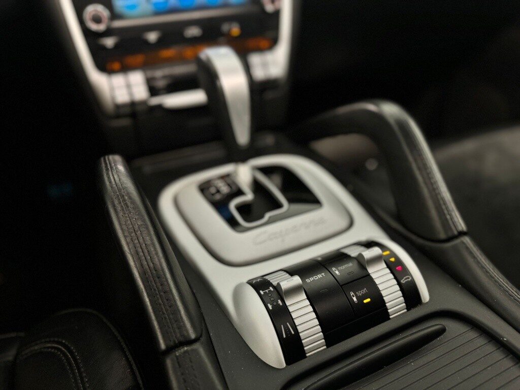 Porsche cayenne gts tiptronic