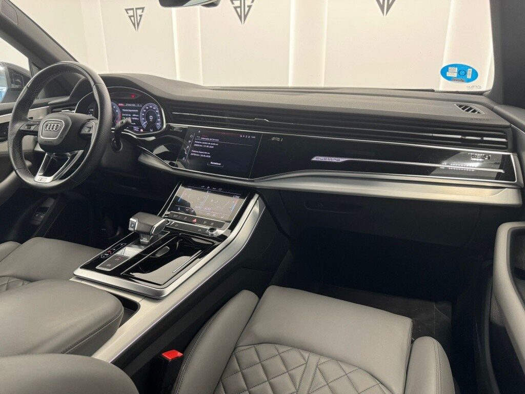 Audi q8 60 tfsie s line plus quattro