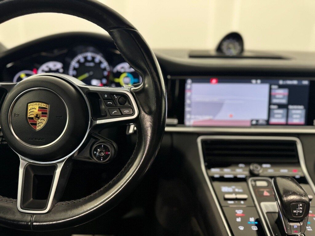 Porsche panamera 4 e-hybrid