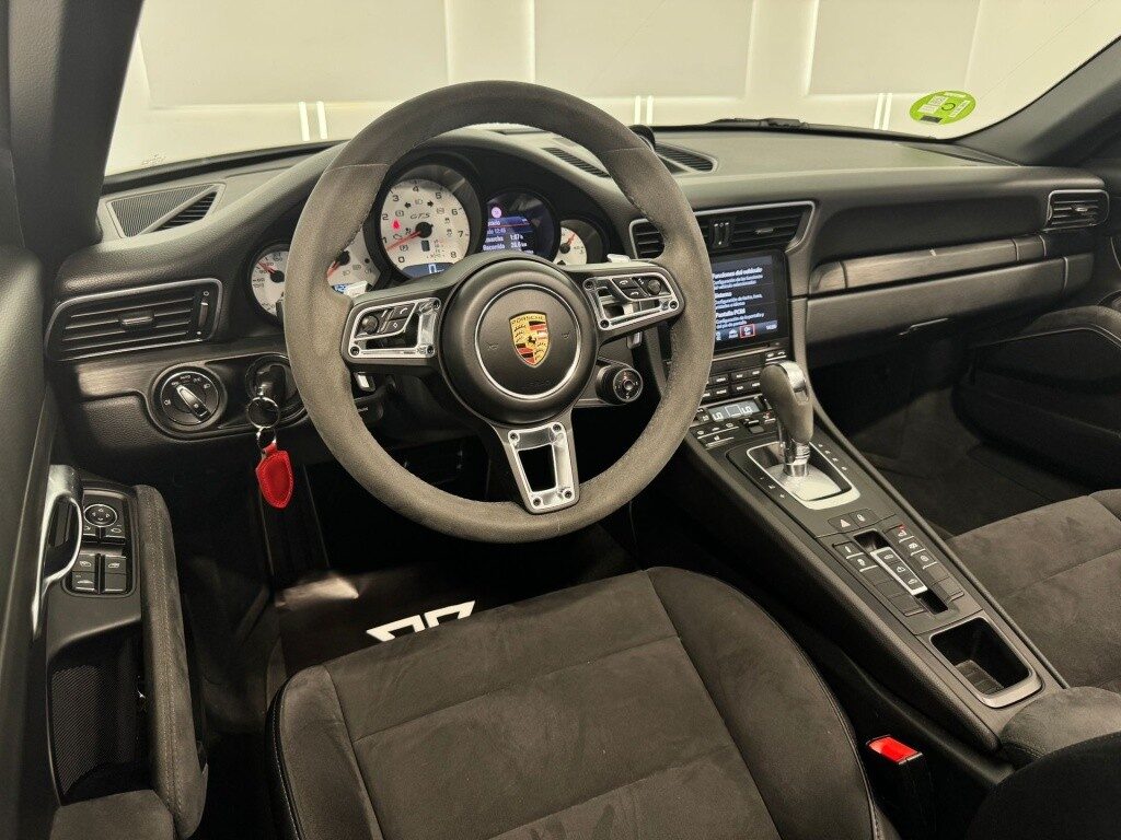 Porsche 911 carrera 4 gts cabriolet pdk