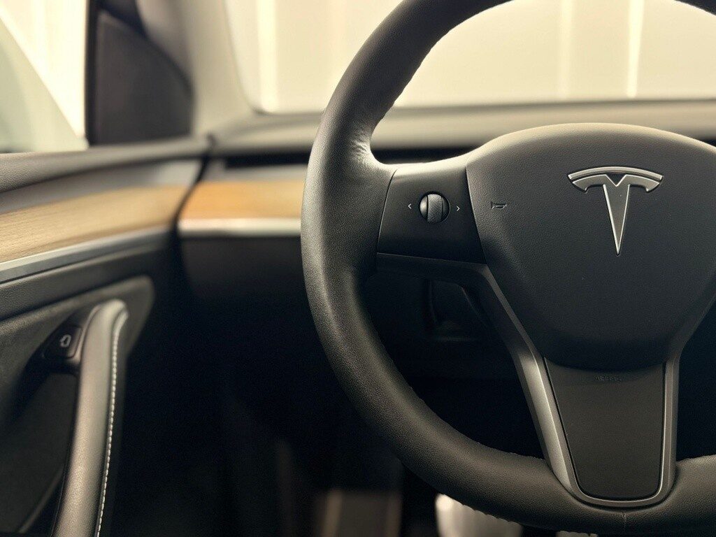 Tesla model y performance awd