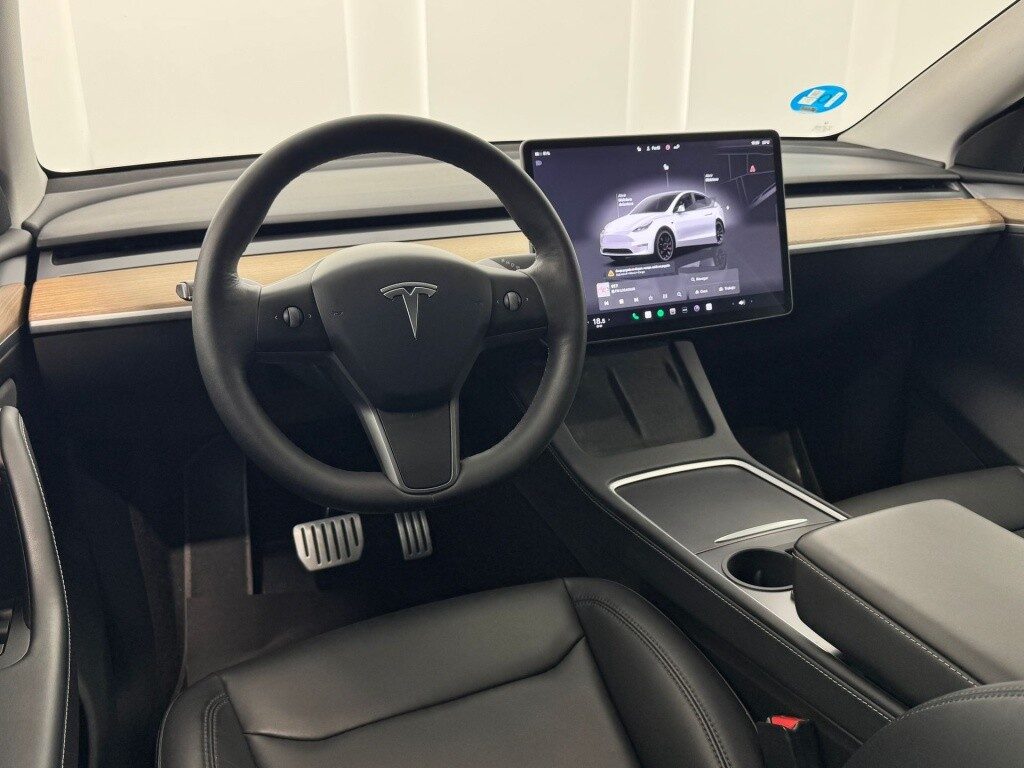 Tesla model y performance awd