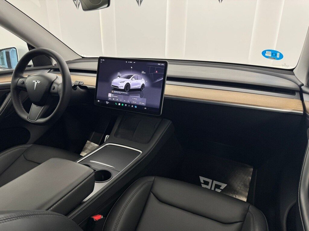 Tesla model y performance awd