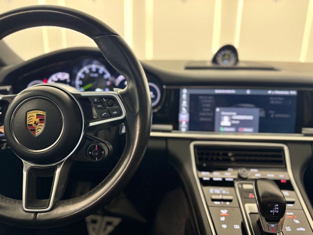 Porsche panamera 4 e-hybrid