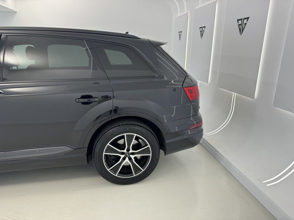 Audi q7 3.0tdi black line edition quattro tip. 7pl. 160kw(9.75)