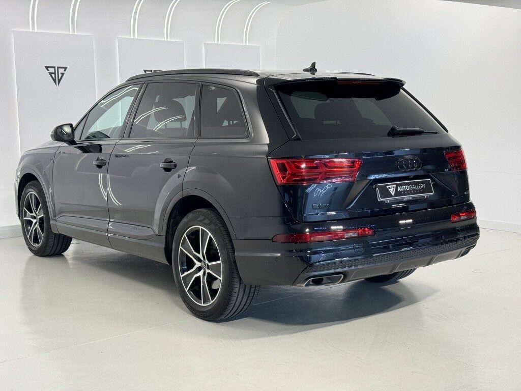 Audi q7 3.0tdi black line edition quattro tip. 7pl. 160kw(9.75)