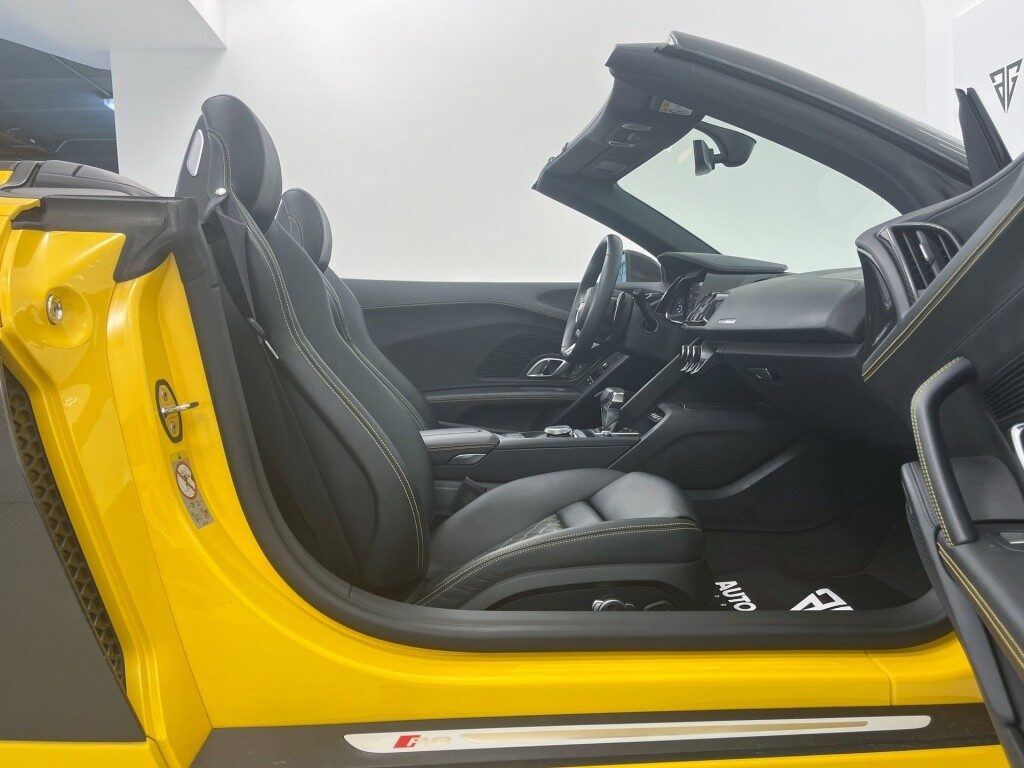 Audi r8 spyder 5.2 fsi v10 plus quattro s-tronic