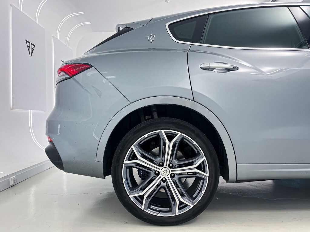 Maserati levante 330 gt aut.