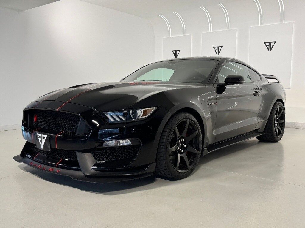 Ford mustang shelby gt350