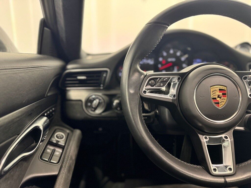 Porsche 911 carrera 4 gts coupé pdk