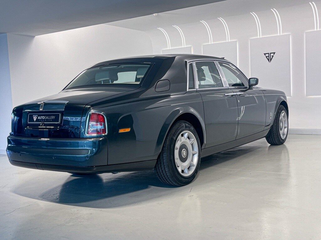 Rolls-royce phantom v12