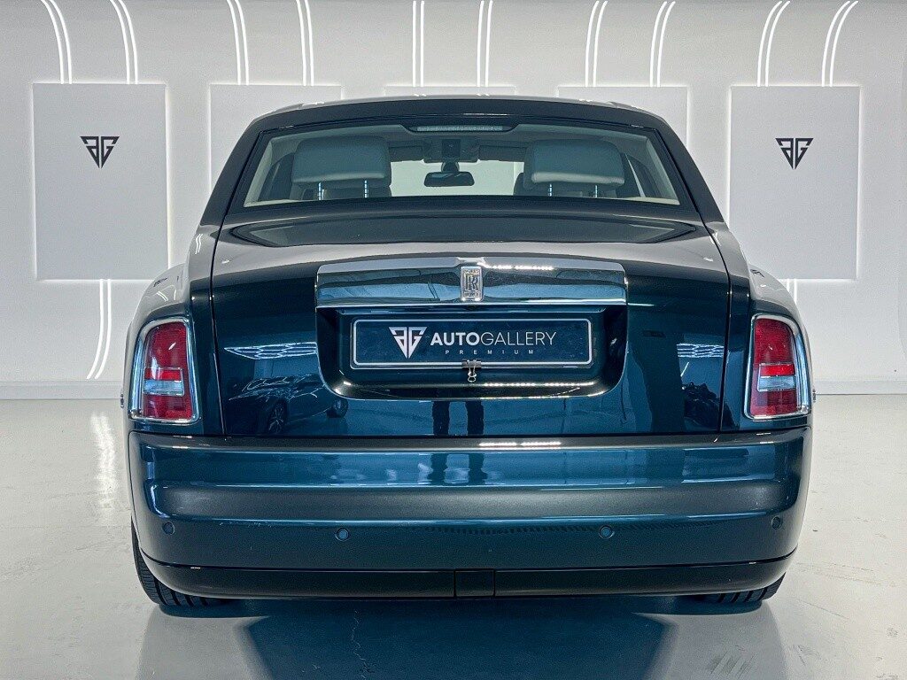 Rolls-royce phantom v12