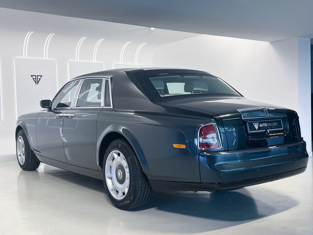 Rolls-royce phantom v12