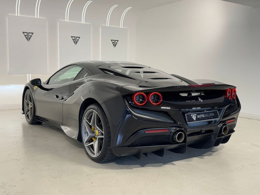 FERRARI F8 Tributo