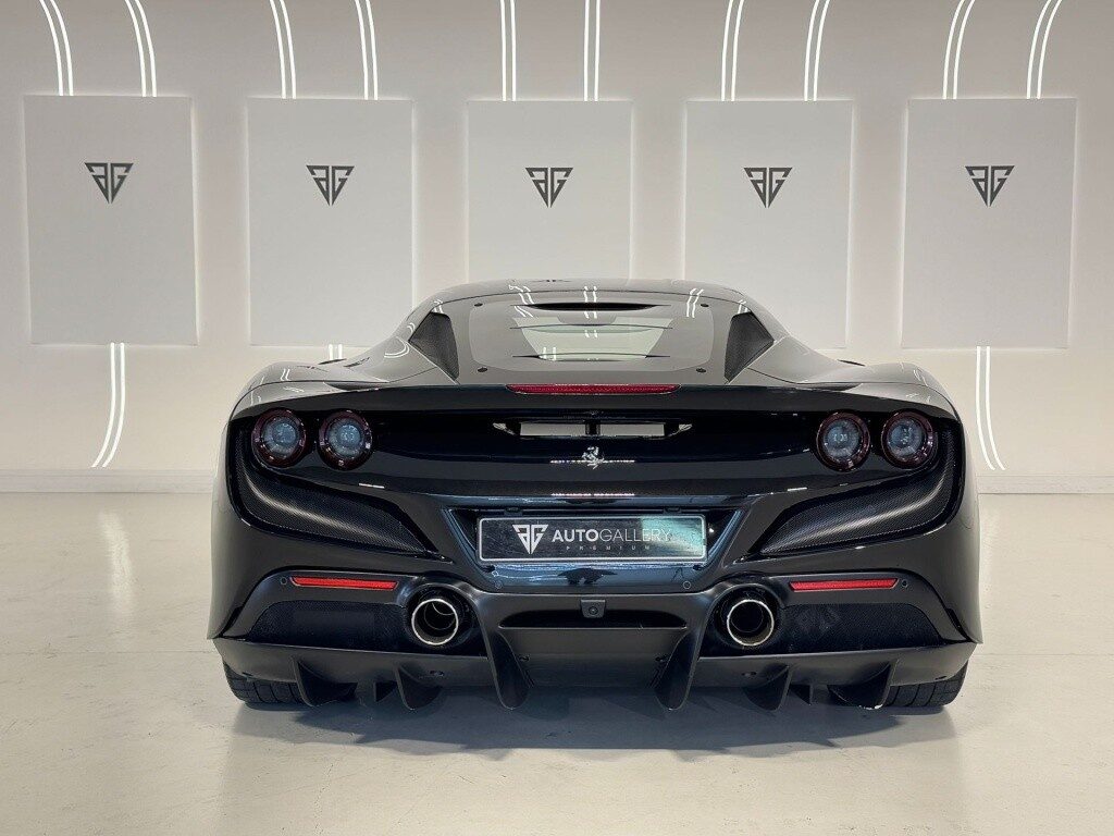 FERRARI F8 Tributo