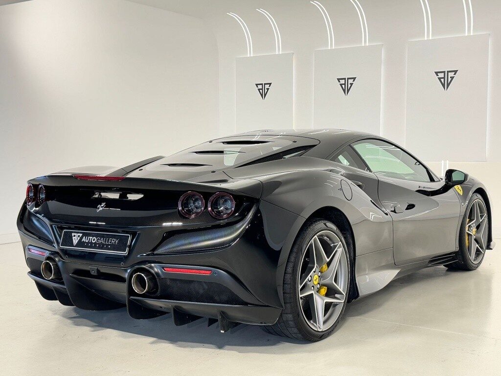 FERRARI F8 Tributo