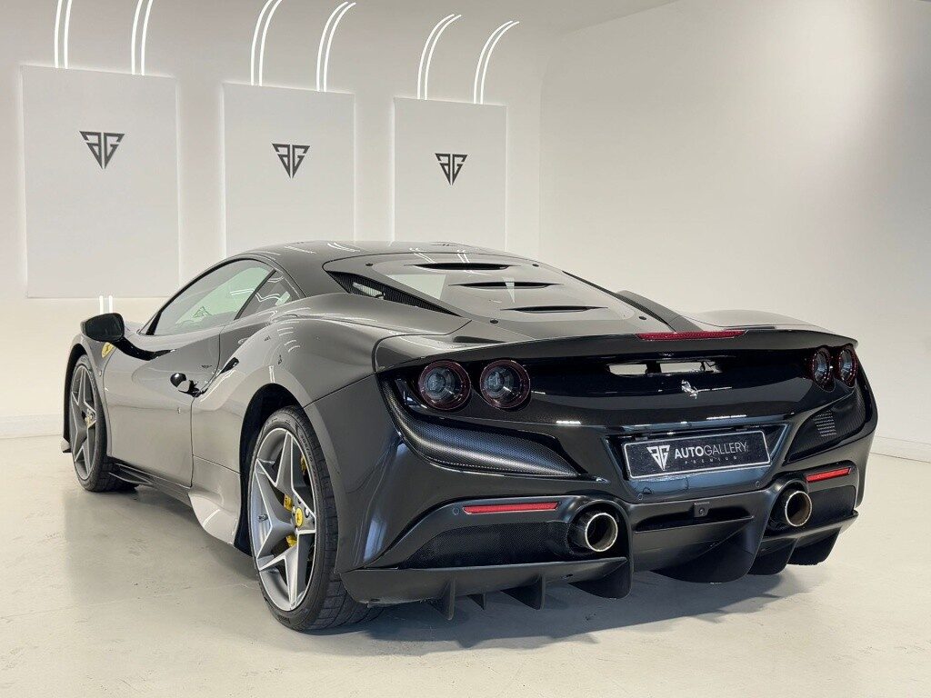 FERRARI F8 Tributo