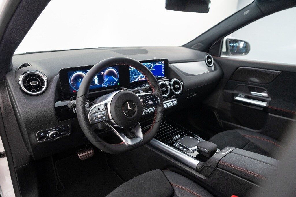 MERCEDES-BENZ Clase GLA 180 7G-DCT