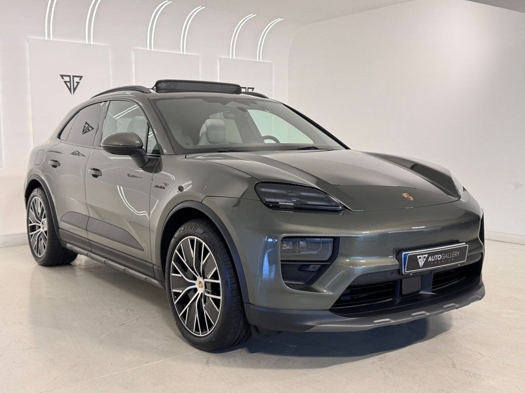 PORSCHE Macan 4