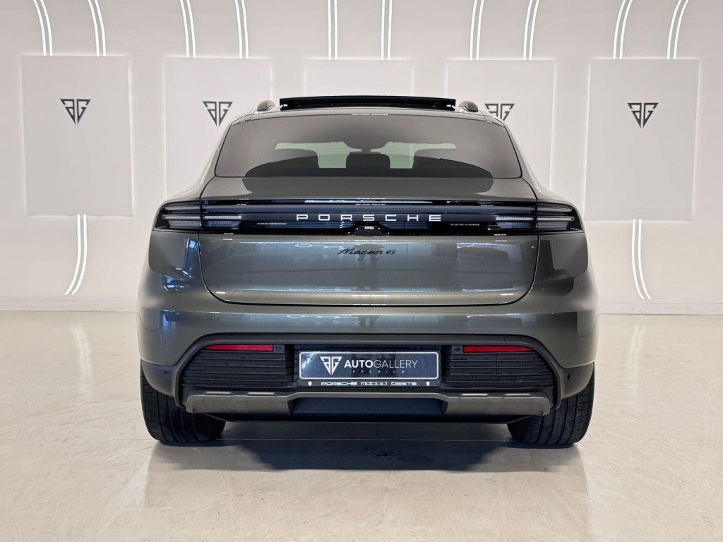 PORSCHE Macan 4