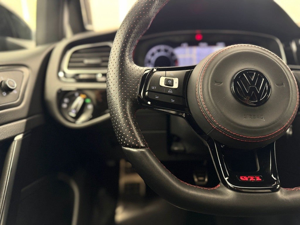 VOLKSWAGEN Golf 2.0 TSI GTI Performance 180kW