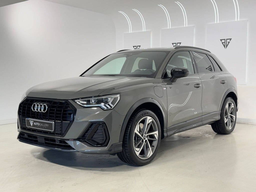 AUDI Q3 45 TFSIe Black line S-tronic