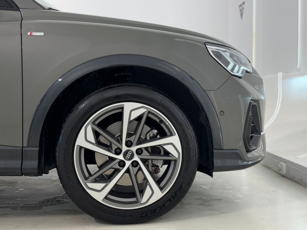 AUDI Q3 45 TFSIe Black line S-tronic