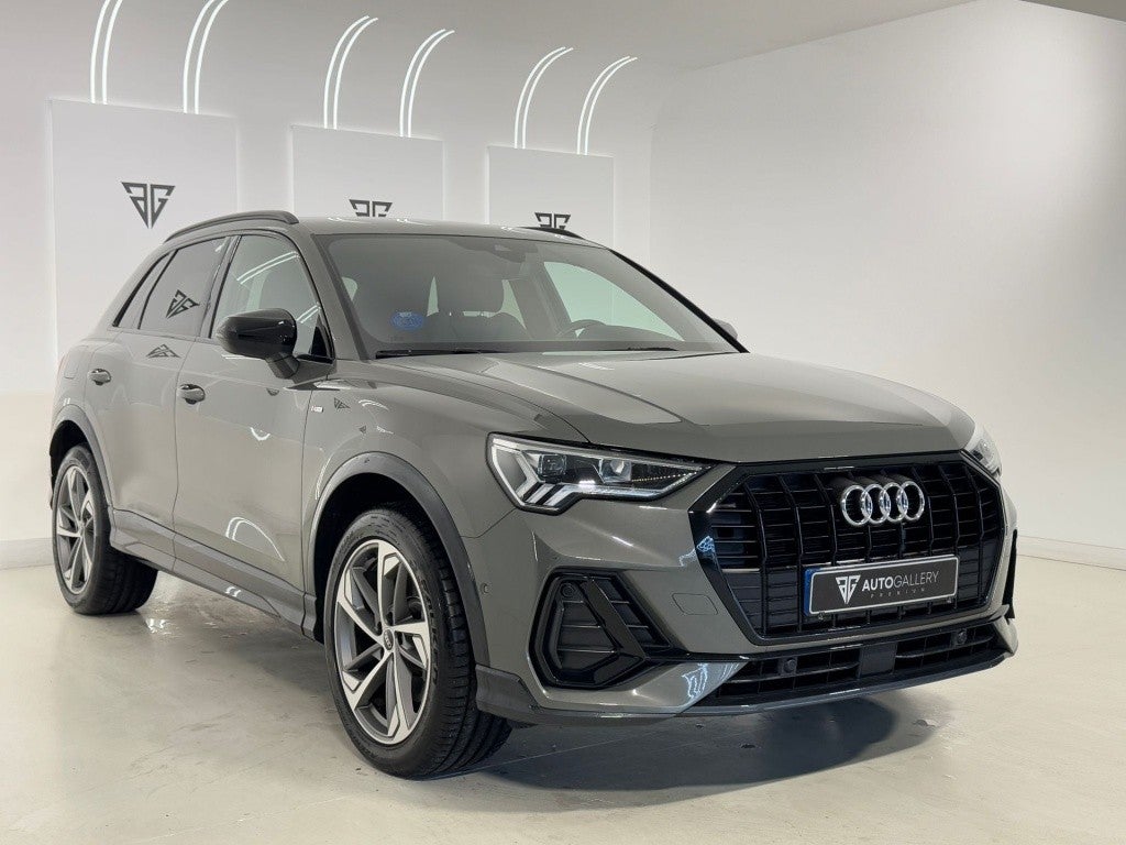 AUDI Q3 45 TFSIe Black line S-tronic