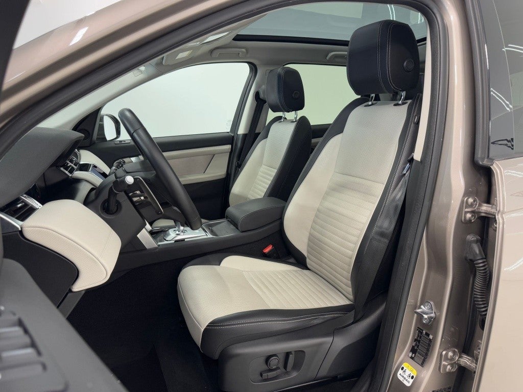 Land-Rover Discovery Sport 2.0D TD4 MHEV R-Dynamic SE AWD Auto 204