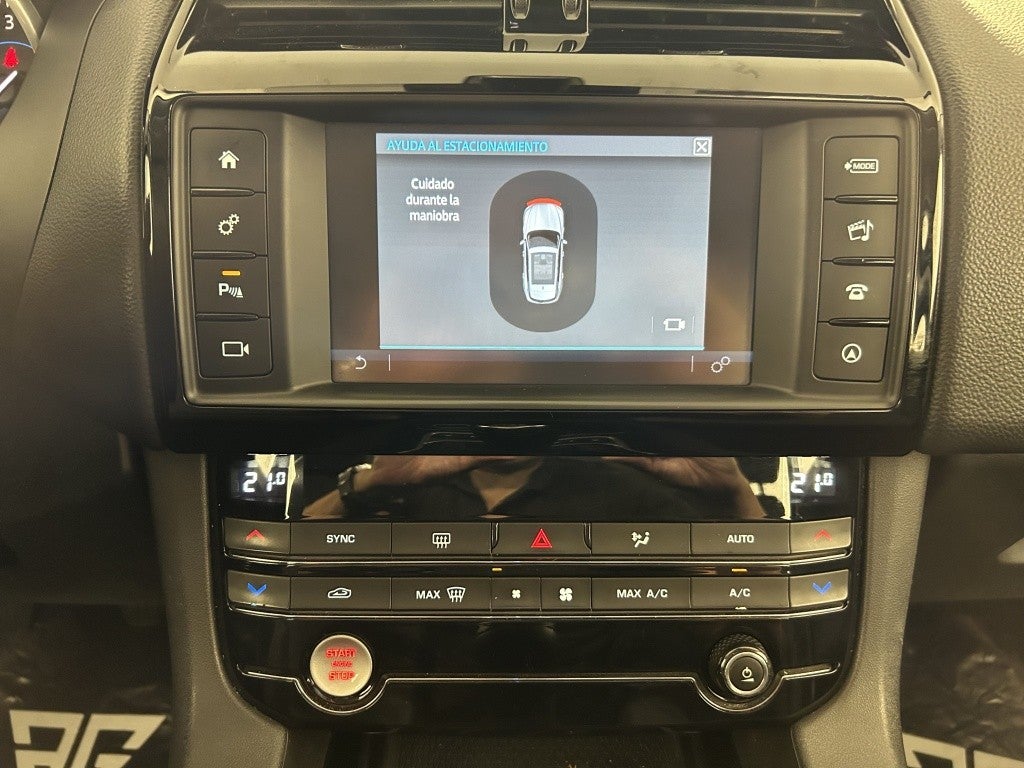 Jaguar F-Pace 2.0i4D Portfolio RWD 180