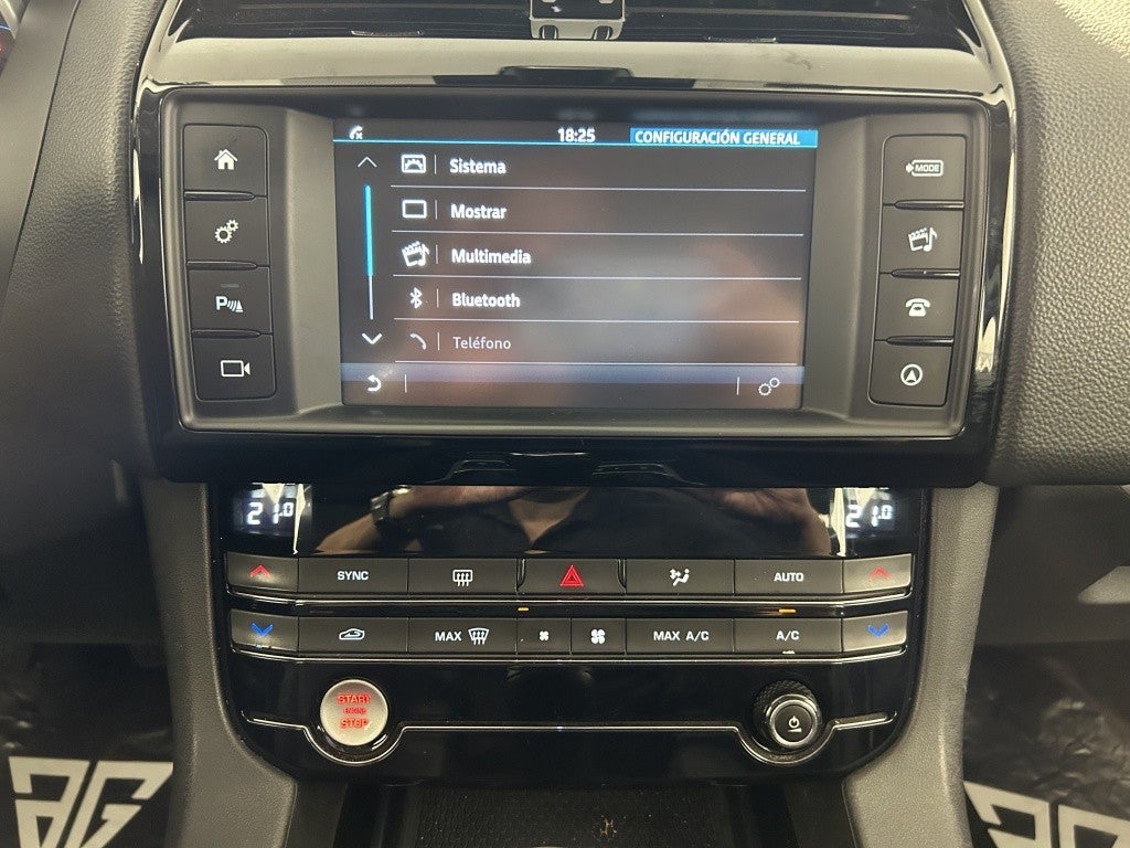 Jaguar F-Pace 2.0i4D Portfolio RWD 180