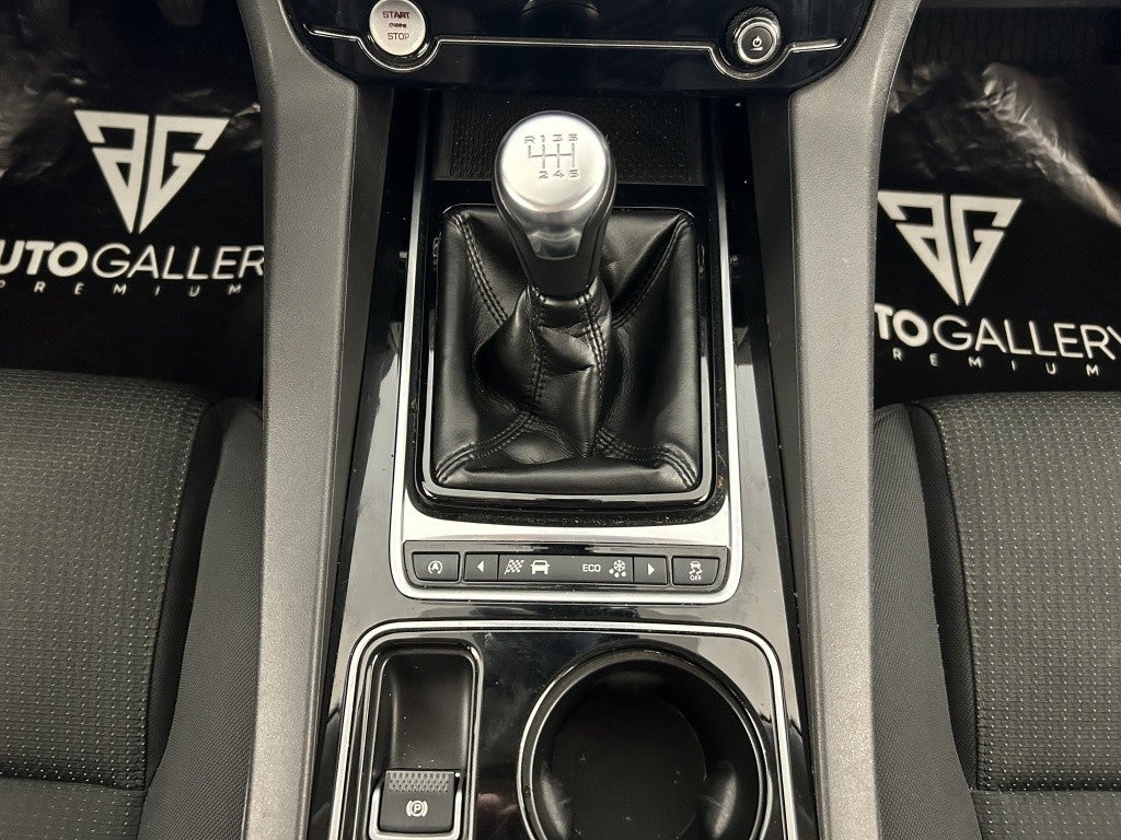 Jaguar F-Pace 2.0i4D Portfolio RWD 180