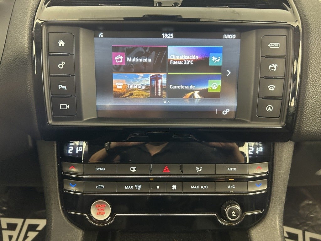 Jaguar F-Pace 2.0i4D Portfolio RWD 180