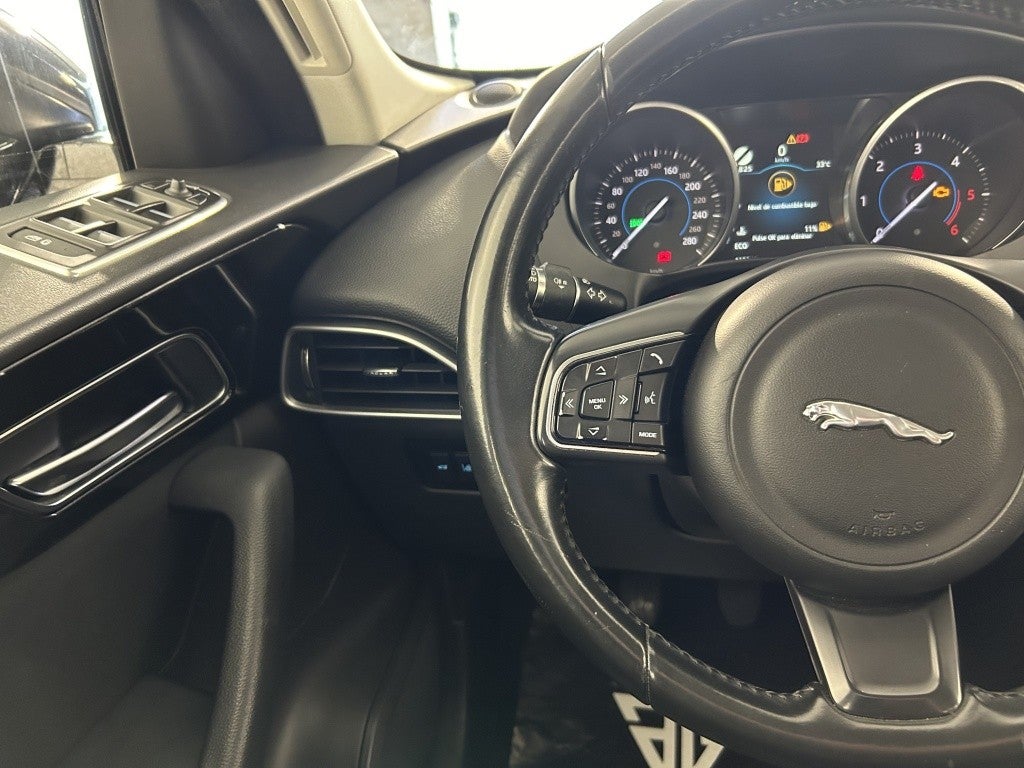 Jaguar F-Pace 2.0i4D Portfolio RWD 180