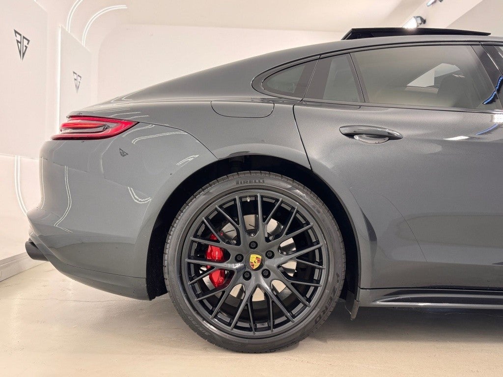 Porsche Panamera 4 e-Hybrid