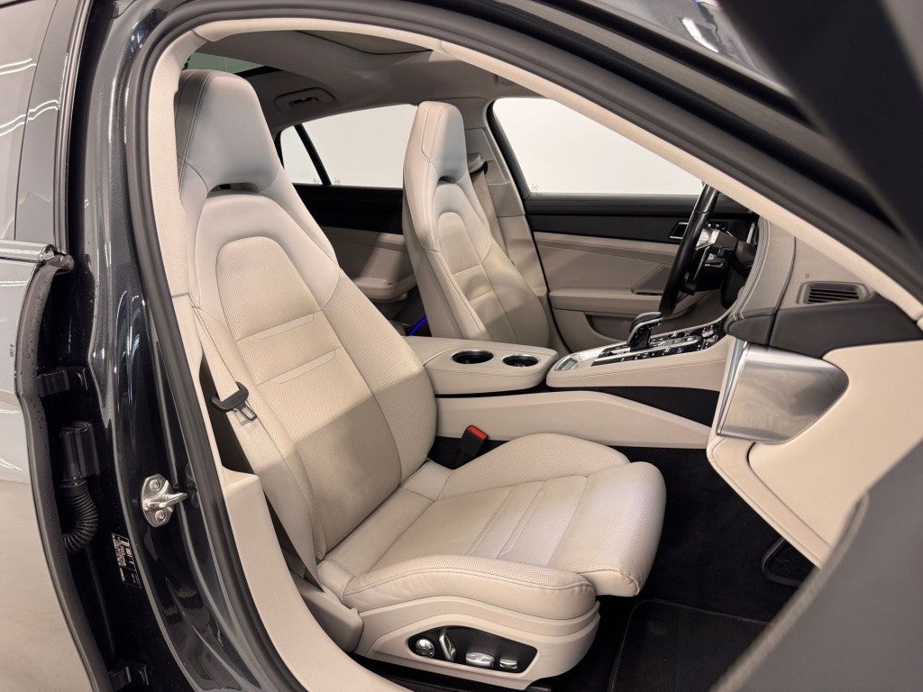 Porsche Panamera 4 e-Hybrid