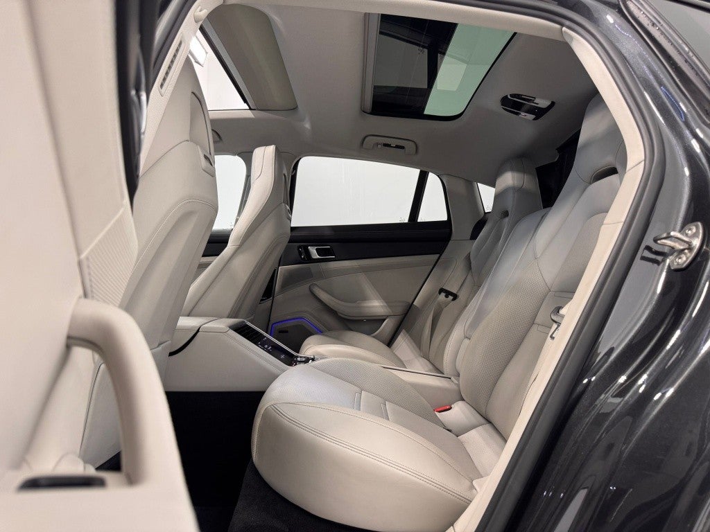 Porsche Panamera 4 e-Hybrid