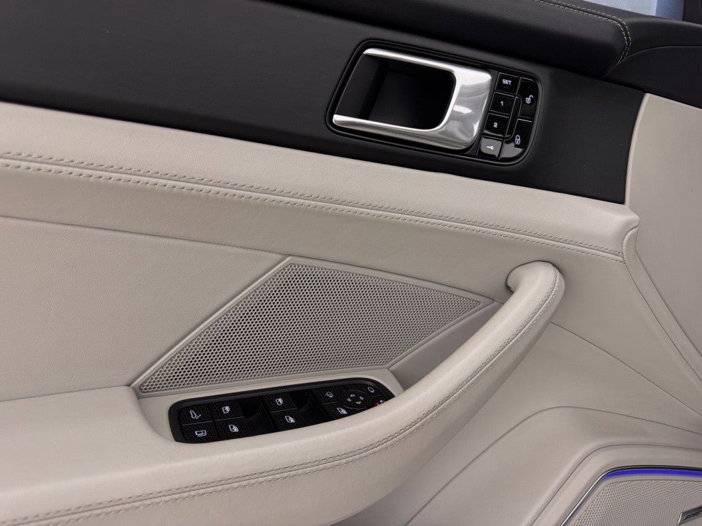 Porsche Panamera 4 e-Hybrid