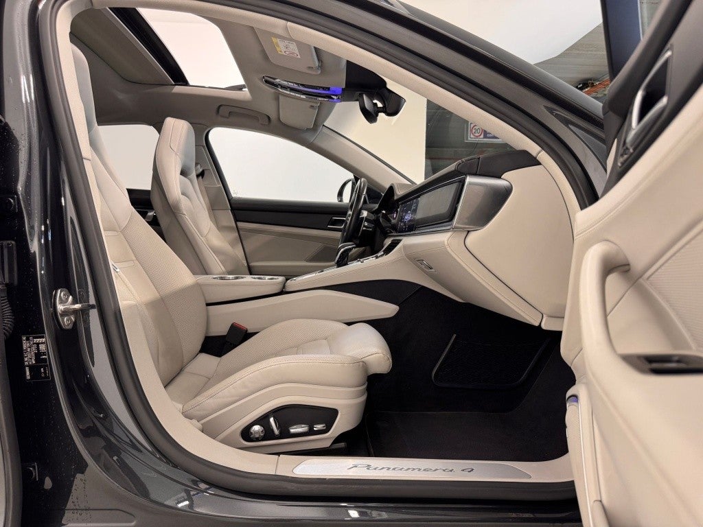 Porsche Panamera 4 e-Hybrid