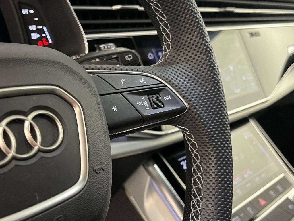 Audi Q8 55 TFSIe Black line quattro