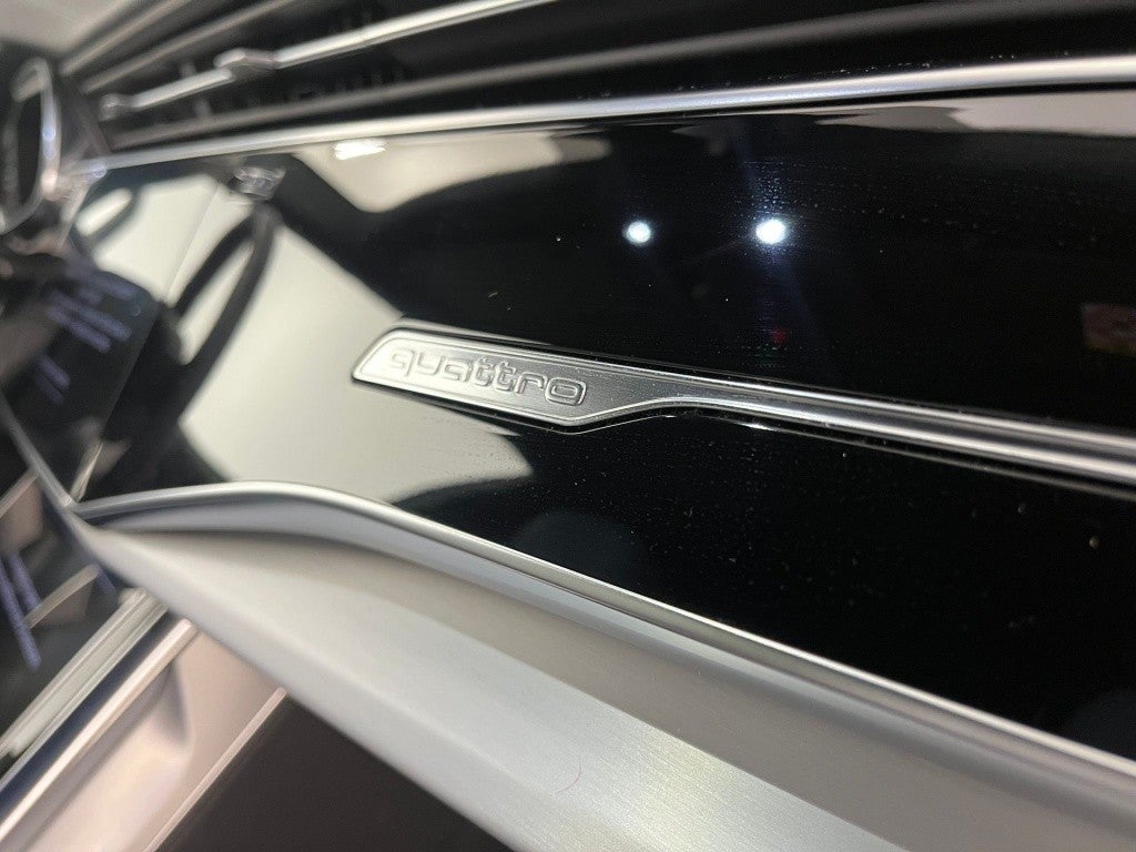 Audi Q8 55 TFSIe Black line quattro