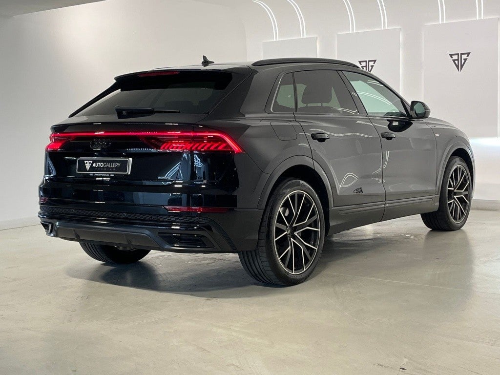 Audi Q8 55 TFSIe Black line quattro