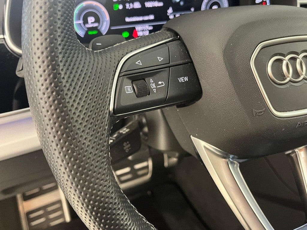 Audi Q8 55 TFSIe Black line quattro