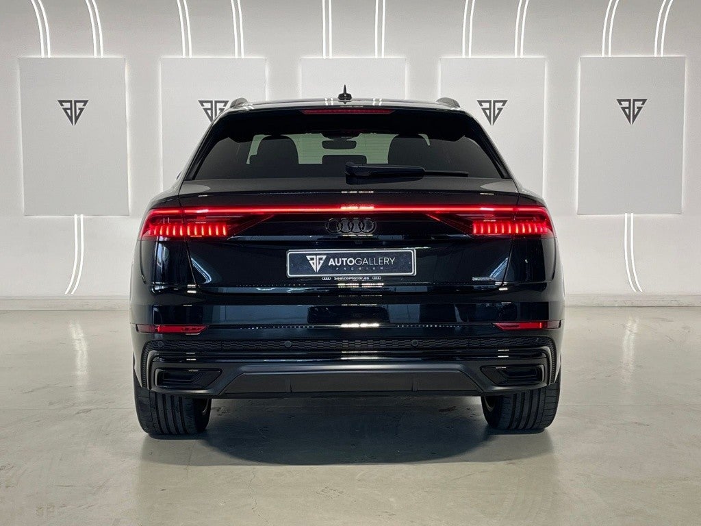 Audi Q8 55 TFSIe Black line quattro