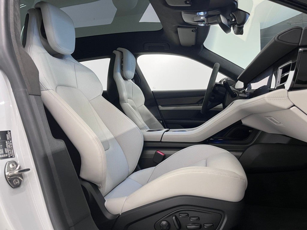 Porsche Taycan Turbo S Cross Turismo