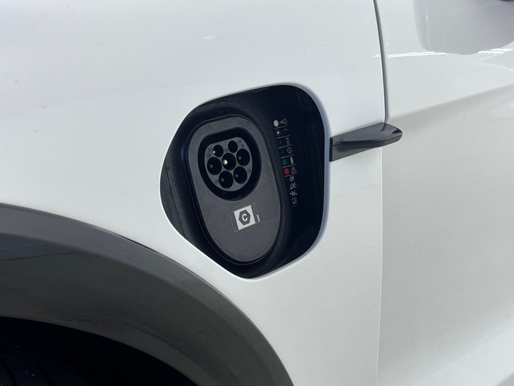 Porsche Taycan Turbo S Cross Turismo